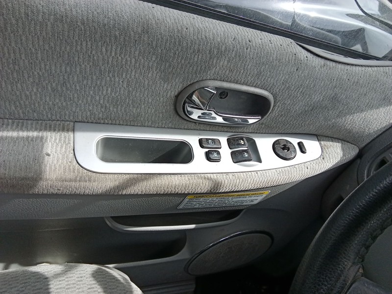 Recambio de mando elevalunas delantero izquierdo para kia carnival ii (gq) 2.9 crdi referencia OEM IAM 0K55266350F  