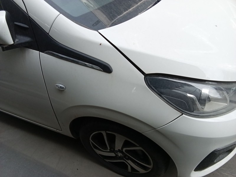 Recambio de aleta delantera derecha para peugeot 108 1.0 vti 72 referencia OEM IAM 1687141280  