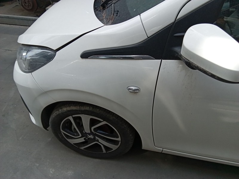 Recambio de aleta delantera izquierda para peugeot 108 1.0 vti 72 referencia OEM IAM 1687141380  