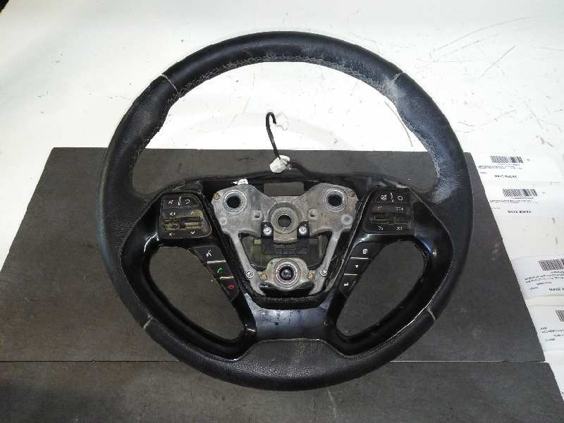 Recambio de volante para kia pro_cee´d ( ) 1.6 crdi cat referencia OEM IAM 56110A2955 3 RADIOS 