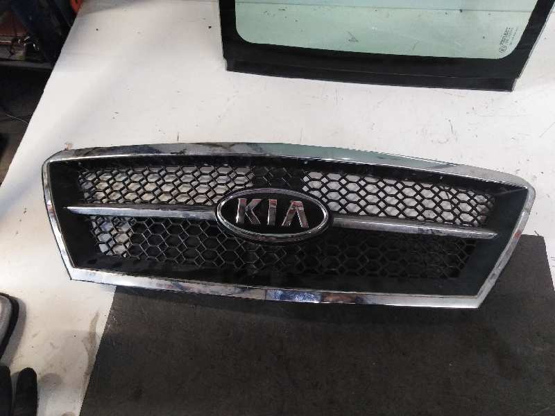Recambio de rejilla delantera para kia sorento 2.5 crdi concept referencia OEM IAM 863503E020  