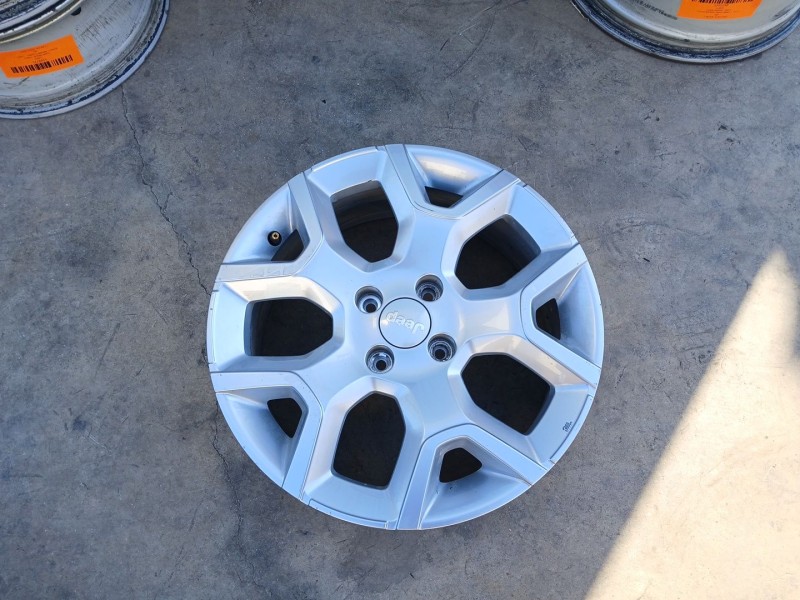 Recambio de llanta para jeep avenger (j2) electric referencia OEM IAM 52197382 x1 17 pulgadas