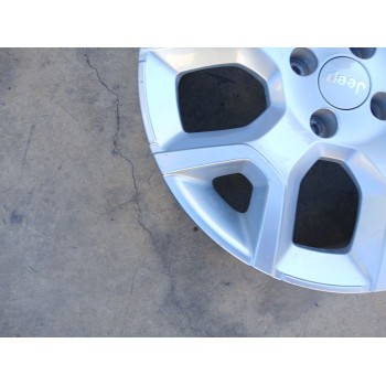 Recambio de llanta para jeep avenger (j2) electric referencia OEM IAM 52197382 x1 17 pulgadas