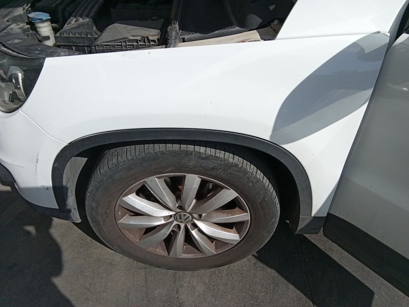 Recambio de aleta delantera izquierda para volkswagen tiguan (5n_) 2.0 tdi referencia OEM IAM 5N0821105A  