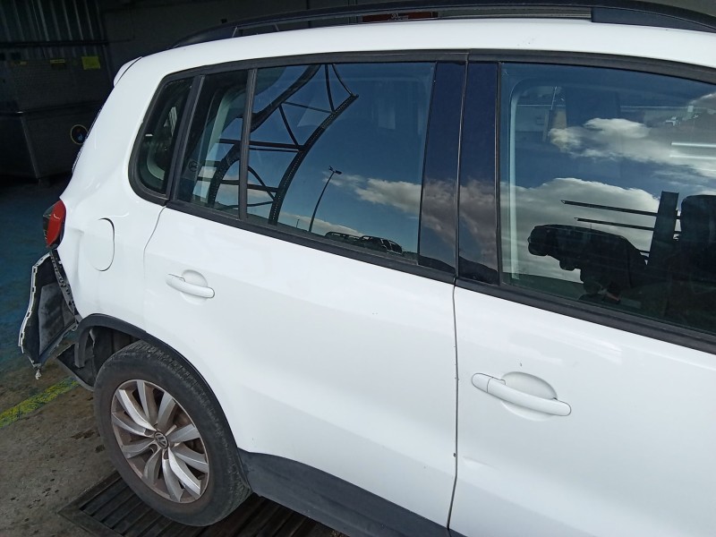 Recambio de puerta trasera derecha para volkswagen tiguan (5n_) 2.0 tdi referencia OEM IAM 5N0833056A  