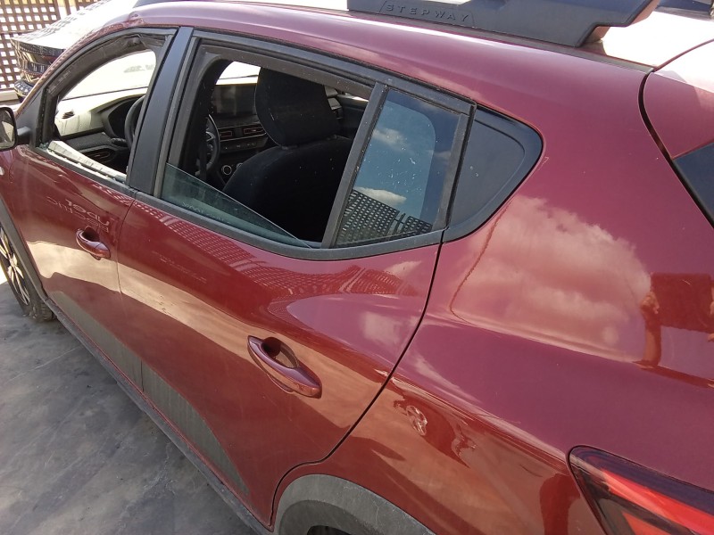 Recambio de puerta trasera izquierda para dacia sandero iii 1.0 tce 90 referencia OEM IAM 821016131R  