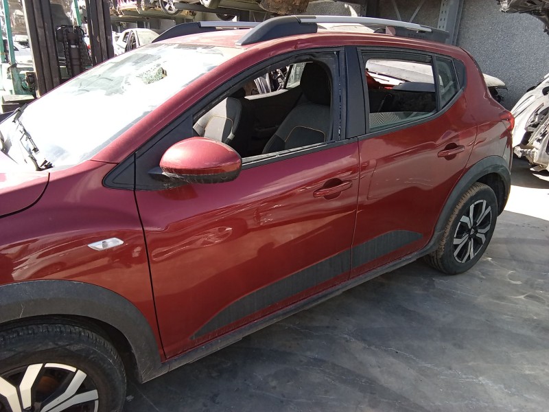 Recambio de puerta delantera izquierda para dacia sandero iii 1.0 tce 90 referencia OEM IAM 801018891R  