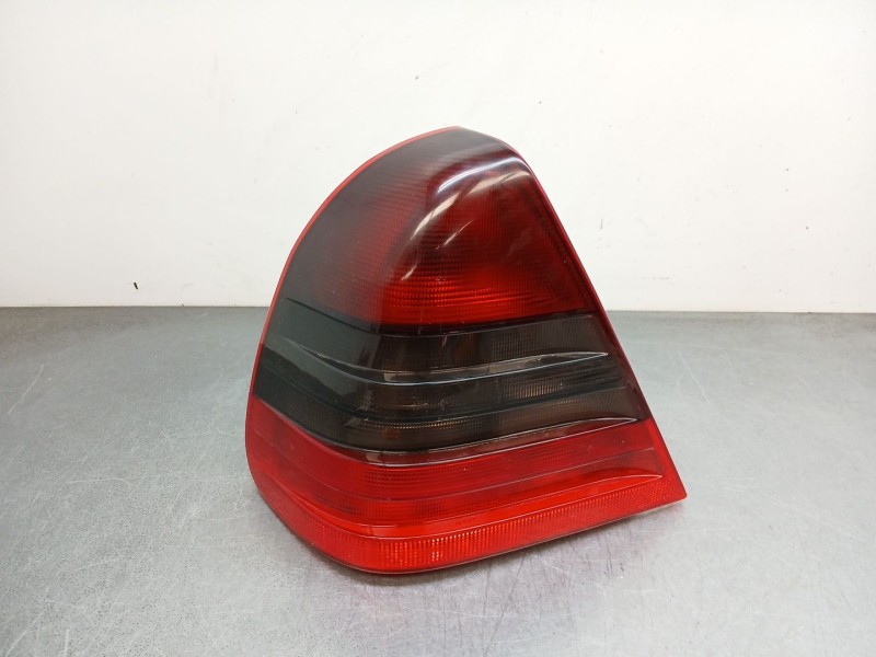 Recambio de piloto trasero izquierdo para mercedes-benz clase c (w202) c 180 (202.018) referencia OEM IAM 2028203564  