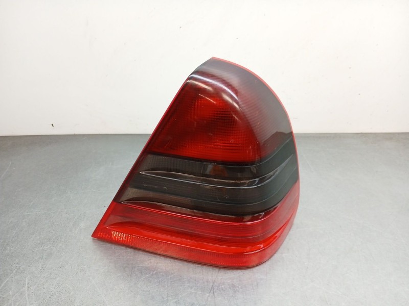 Recambio de piloto trasero derecho para mercedes-benz clase c (w202) c 180 (202.018) referencia OEM IAM 2028203664  