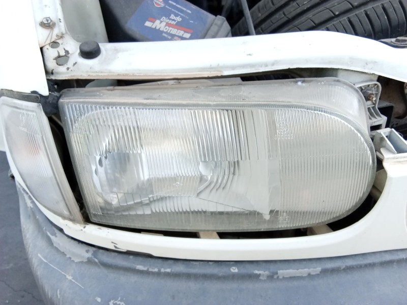 Recambio de faro derecho para nissan serena (c23) 2.3 d referencia OEM IAM 260108C002  