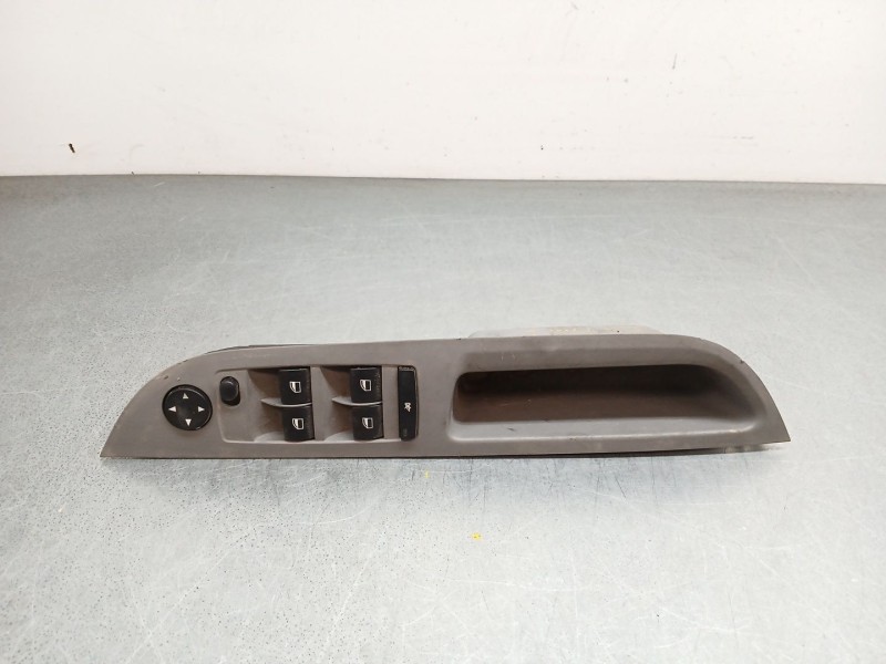 Recambio de mando elevalunas delantero izquierdo para bmw 5 (e60) 525 i referencia OEM IAM 61319122110  