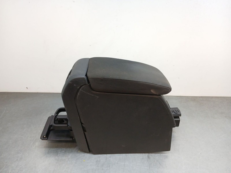 Recambio de apoyabrazos central para volkswagen golf vi (5k1) 1.6 tdi referencia OEM IAM   