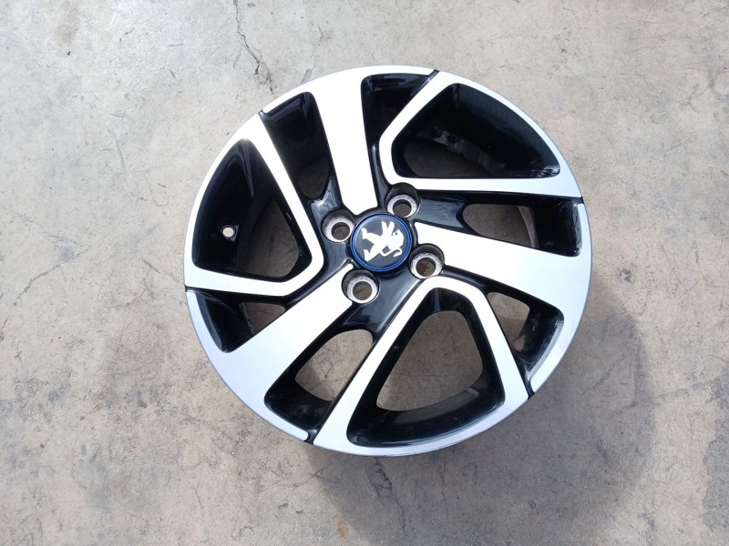 Recambio de llanta para peugeot 108 1.0 vti 72 referencia OEM IAM B000908277 X1 15 PULGADAS