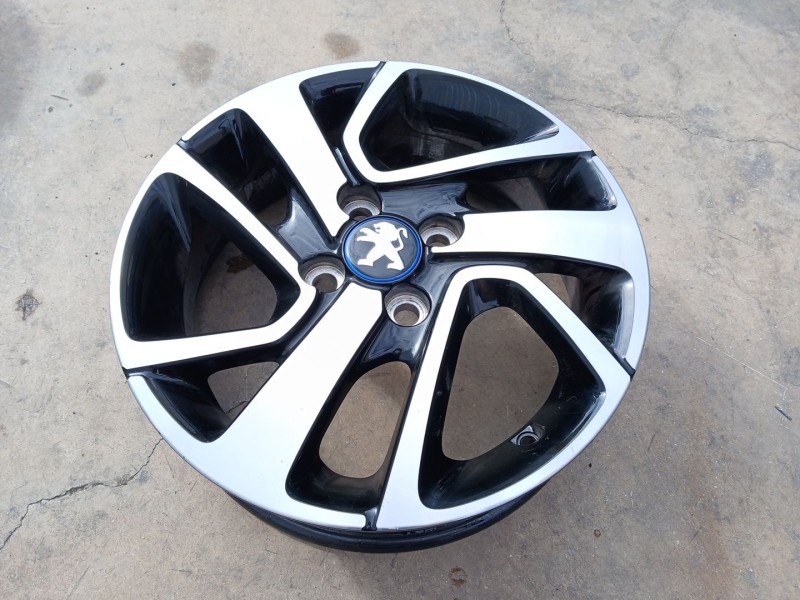 Recambio de llanta para peugeot 108 1.0 vti 72 referencia OEM IAM B000908277 X1 15 PULGADAS