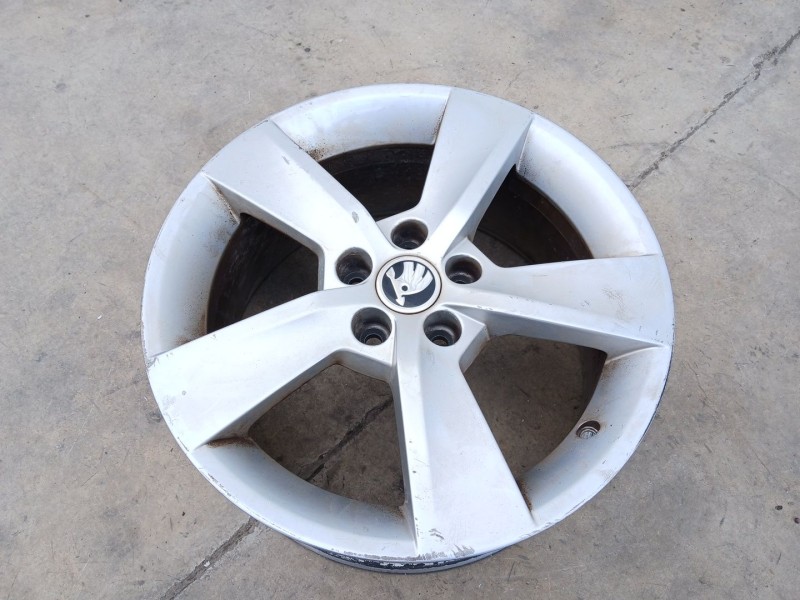 Recambio de llanta para skoda rapid spaceback (nh1) 1.4 tdi referencia OEM IAM 5JA601025AD X1 16 PULGADAS
