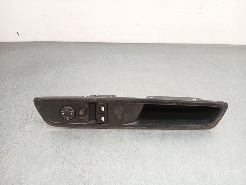 Recambio de mando elevalunas delantero izquierdo para opel vivaro c furgoneta (k0) 2.0 referencia OEM IAM 96784561zd  