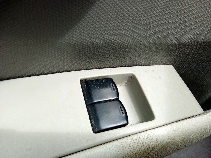 Recambio de mando elevalunas delantero izquierdo para nissan micra iii (k12) 1.5 dci referencia OEM IAM 25401AX600  