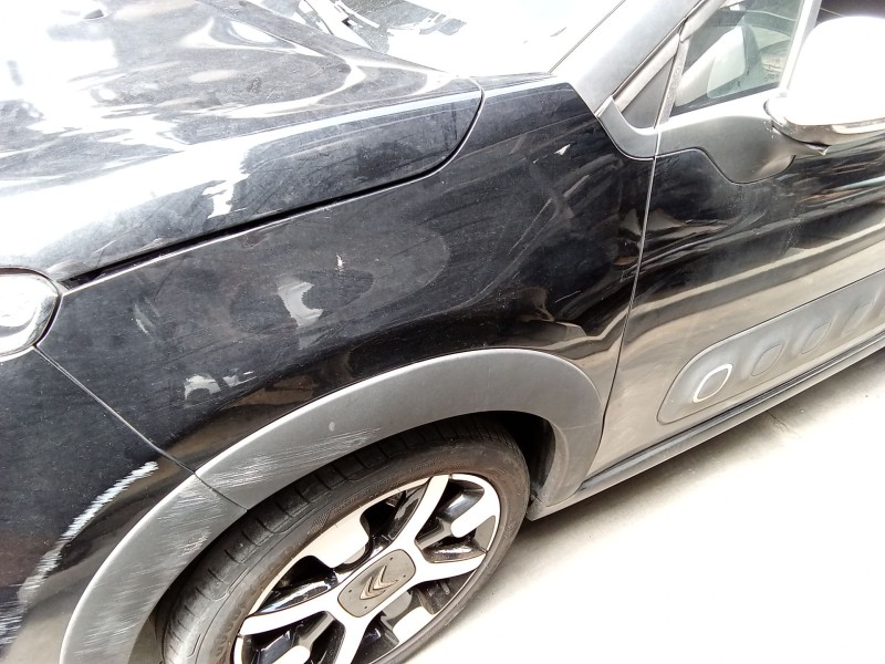 Recambio de aleta delantera izquierda para citroën c3 iii (sx) 1.2 thp 110 referencia OEM IAM 9812869080  