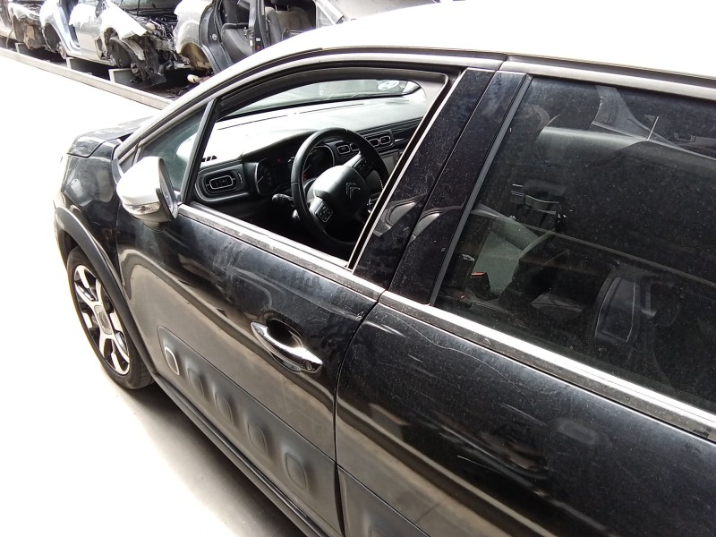 Recambio de puerta delantera izquierda para citroën c3 iii (sx) 1.2 thp 110 referencia OEM IAM 9812674380  