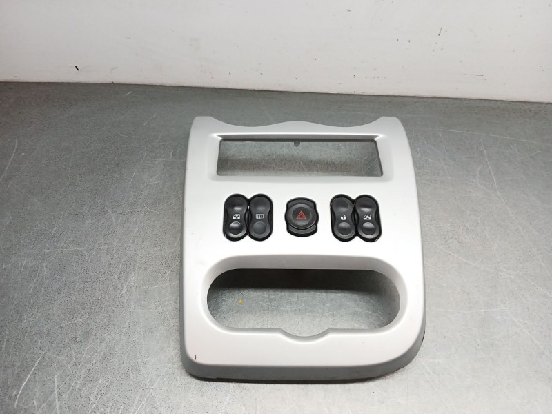 Recambio de mando elevalunas delantero izquierdo para dacia sandero (bs_) 1.5 dci referencia OEM IAM 8200602227  