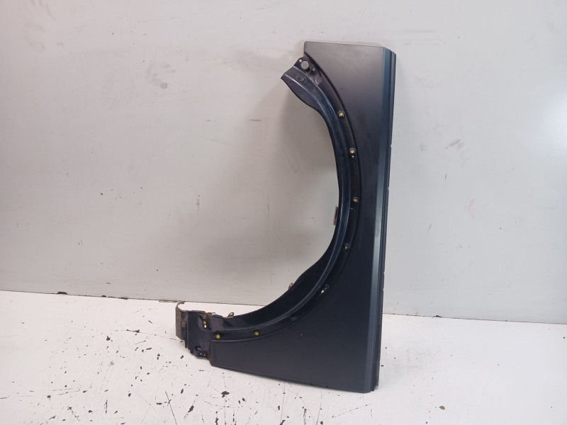 Recambio de aleta delantera izquierda para land rover discovery 2.7 td v6 cat referencia OEM IAM ASB780030  