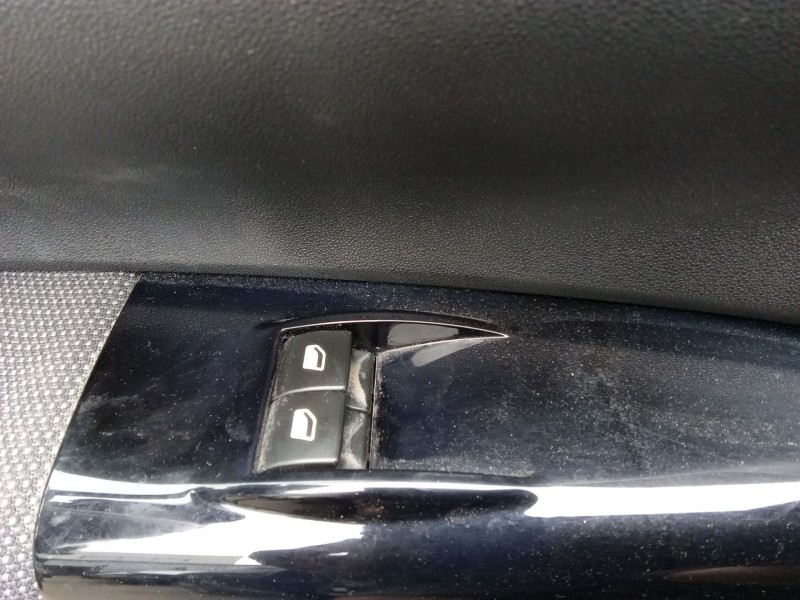 Recambio de mando elevalunas delantero izquierdo para citroën c4 cactus 1.2 vti 82 referencia OEM IAM 98016298ZD  