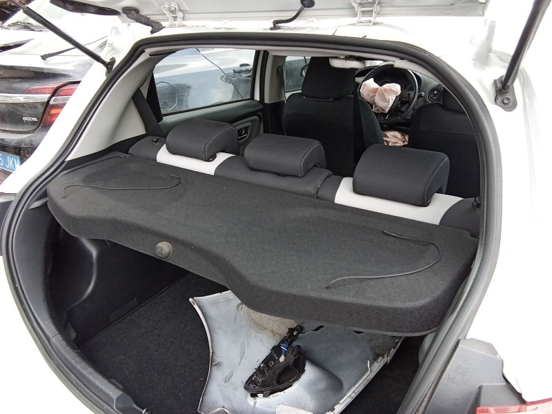 Recambio de bandeja trasera para toyota yaris (_p13_) 1.5 hybrid (nhp130_) referencia OEM IAM 643300D240C0  