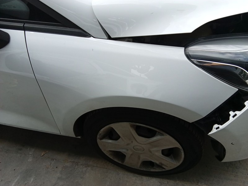 Recambio de aleta delantera derecha para ford fiesta vii (hj, hf) 1.5 tdci referencia OEM IAM 2400942  