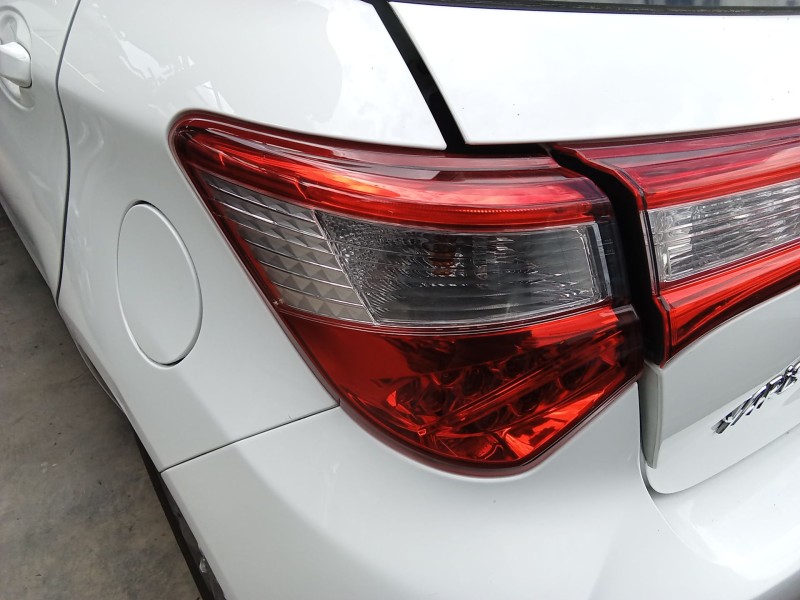 Recambio de piloto trasero izquierdo para toyota yaris (_p13_) 1.5 hybrid (nhp130_) referencia OEM IAM 815610D610  