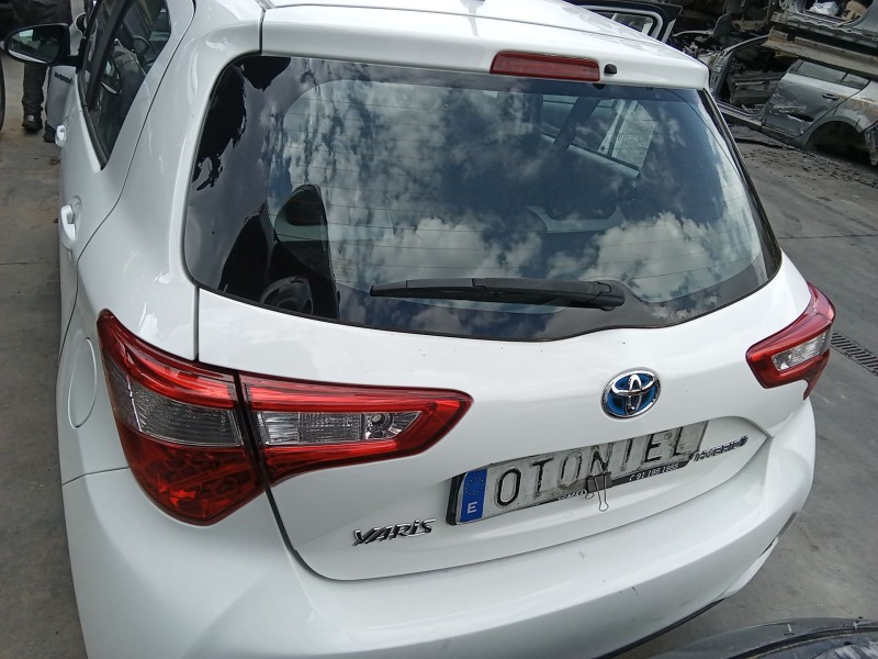 Recambio de porton trasero para toyota yaris (_p13_) 1.5 hybrid (nhp130_) referencia OEM IAM 670050D540  