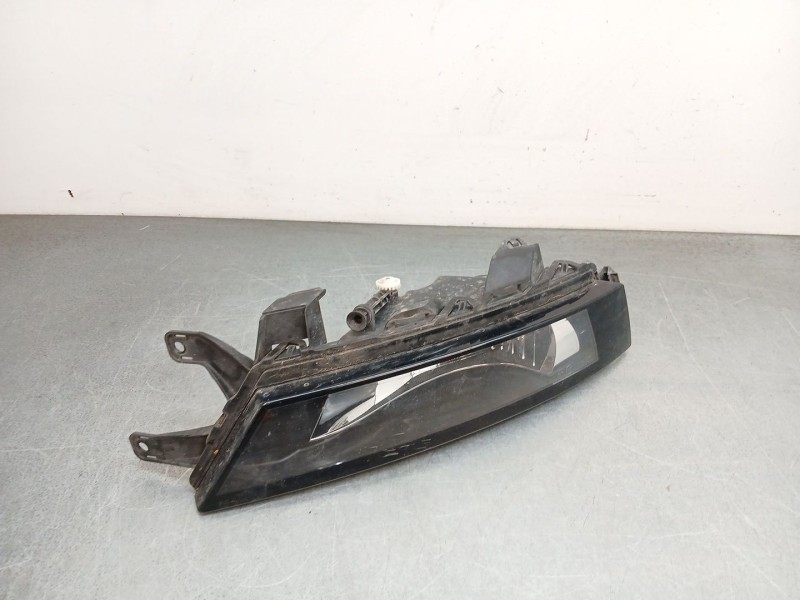 Recambio de faro antiniebla derecho para skoda rapid spaceback (nh1) 1.4 tdi referencia OEM IAM 5ja941700d  