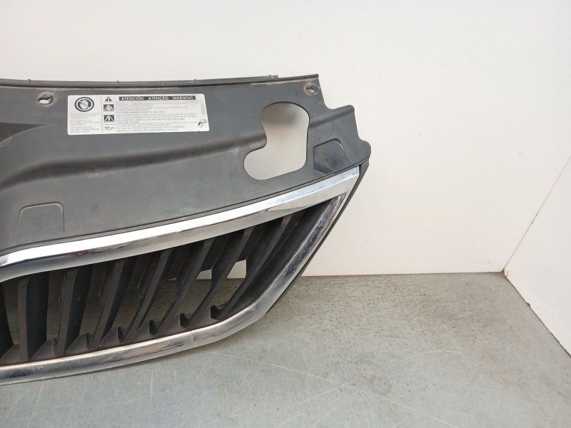 Recambio de rejilla delantera para skoda rapid spaceback (nh1) 1.4 tdi referencia OEM IAM 5ja853668  