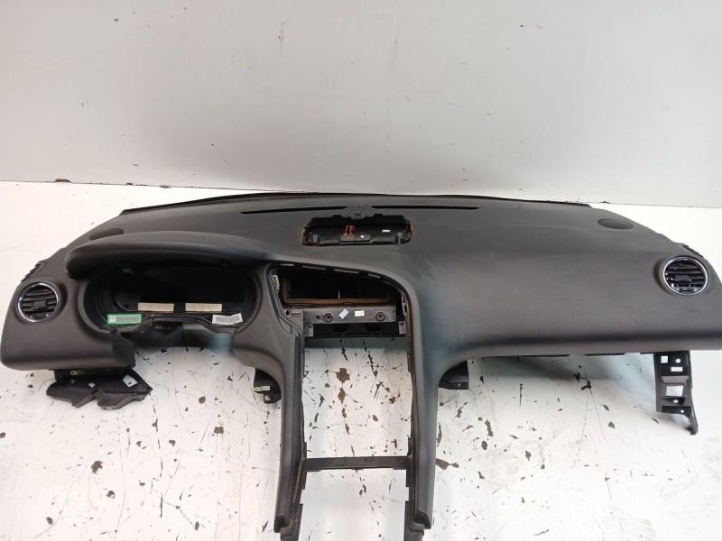 Recambio de salpicadero para peugeot 5008 (0u_, 0e_) 1.6 hdi referencia OEM IAM   