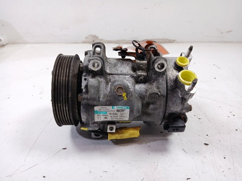 Recambio de compresor aire acondicionado para peugeot 3008 i monospace (0u_) 1.6 hdi referencia OEM IAM 9684432480  