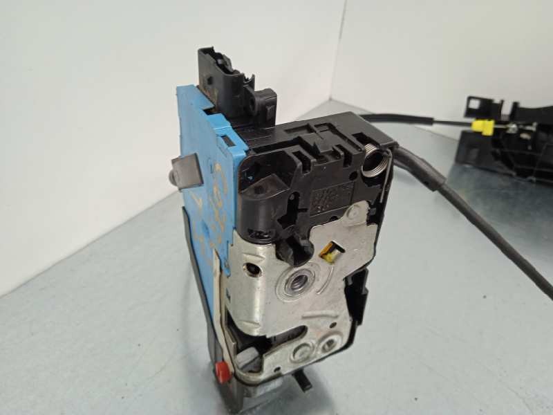 Recambio de cerradura puerta trasera izquierda para peugeot 3008 1.6 hdi fap referencia OEM IAM 24090158 FICHA TOCADA 4 PINS