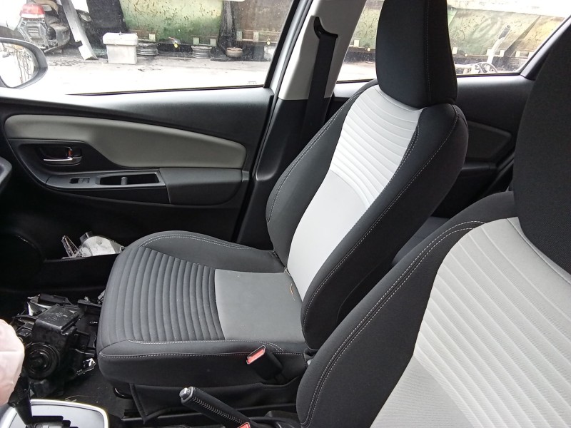 Recambio de asiento delantero derecho para toyota yaris (_p13_) 1.5 hybrid (nhp130_) referencia OEM IAM   