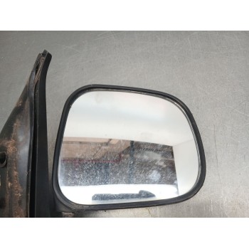 Recambio de retrovisor derecho para nissan serena (c23) 2.3 d referencia OEM IAM 963018c800  