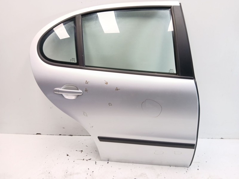 Recambio de puerta trasera derecha para seat leon (1m1) 1.9 tdi referencia OEM IAM 1M0833056N  