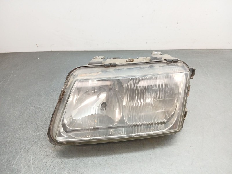 Recambio de faro izquierdo para audi a3 (8l1) 1.8 referencia OEM IAM 8L0941029A  