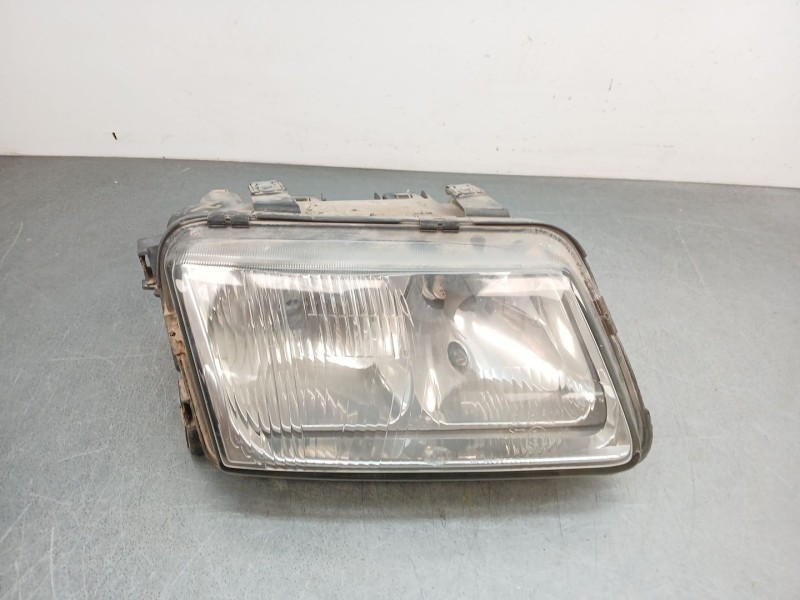 Recambio de faro derecho para audi a3 (8l1) 1.8 referencia OEM IAM 8l0941030  