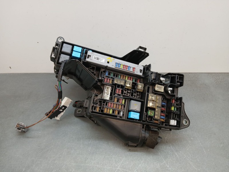 Recambio de caja reles / fusibles para lexus is iii (_e3_) 300h (ave30_) referencia OEM IAM 8264453010a  