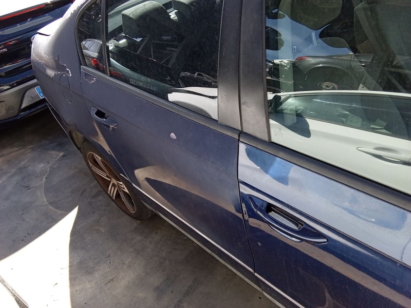 Recambio de puerta trasera derecha para volkswagen passat b6 (3c2) 2.0 tdi 16v referencia OEM IAM 3C5833056H  