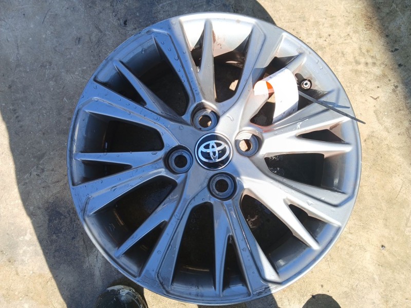 Recambio de llanta para toyota yaris (_p13_) 1.5 hybrid (nhp130_) referencia OEM IAM 426110DG70 X1 15PULGADAS