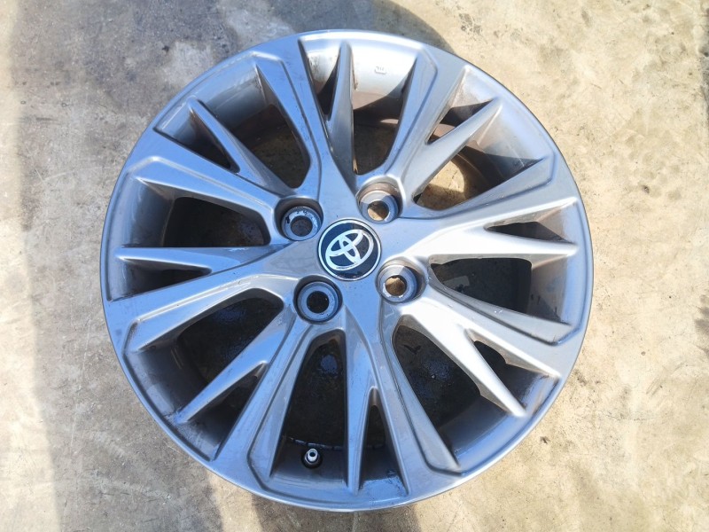Recambio de llanta para toyota yaris (_p13_) 1.5 hybrid (nhp130_) referencia OEM IAM 426110DG70 x1 15PULGADAS