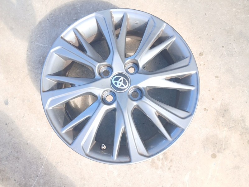 Recambio de llanta para toyota yaris (_p13_) 1.5 hybrid (nhp130_) referencia OEM IAM 426110DG70 x1 15 pulgadas