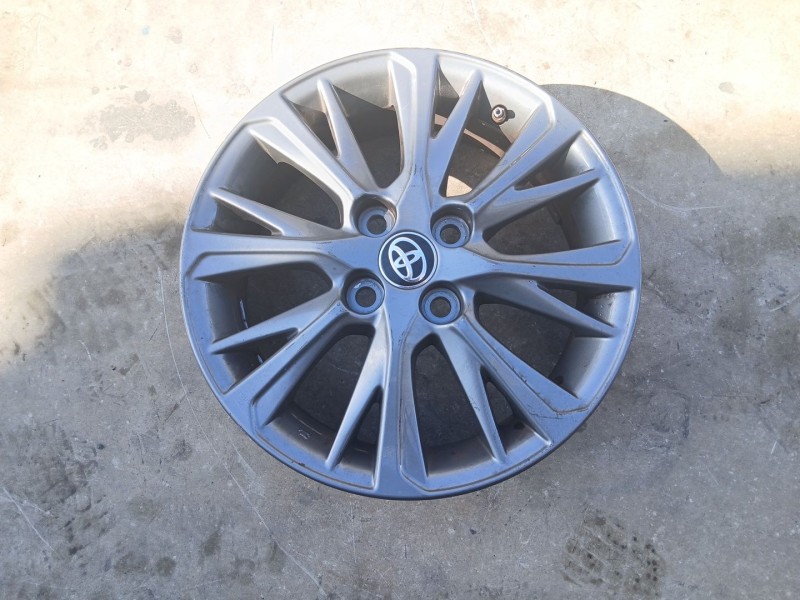 Recambio de llanta para toyota yaris (_p13_) 1.5 hybrid (nhp130_) referencia OEM IAM 426110DG70 x1 15 pulgadas