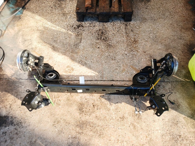 Recambio de puente trasero para renault clio iv furgón/hatchback (bh_) 1.5 dci 75 referencia OEM IAM 555013001R  