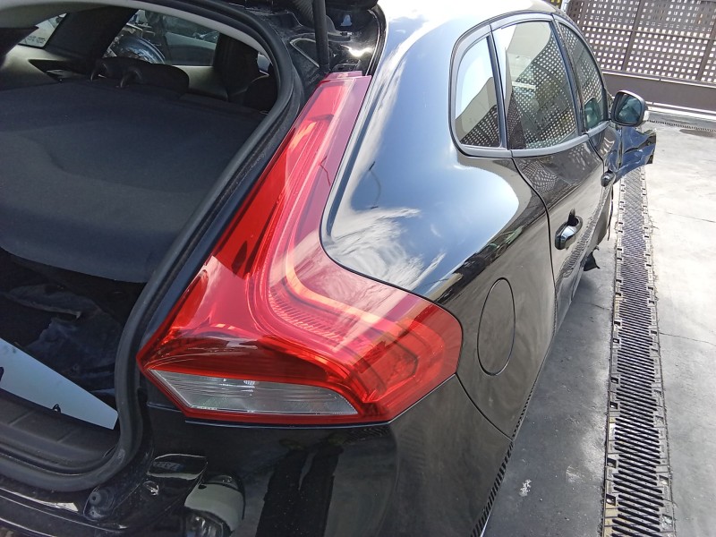Recambio de piloto trasero derecho para volvo v40 hatchback (525) d2 referencia OEM IAM 31395845  