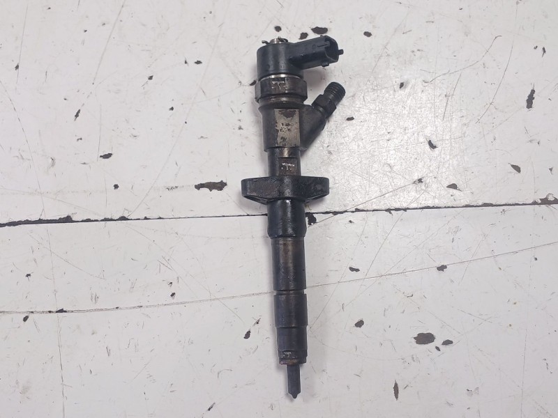 Recambio de inyector para renault master ii phase 2 caja cerrada 2.5 diesel referencia OEM IAM 0445110141  