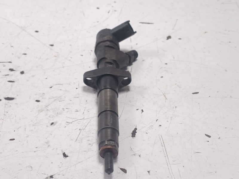 Recambio de inyector para renault master ii phase 2 caja cerrada 2.5 diesel referencia OEM IAM 0445110141  